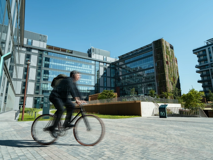 Espacio exterior Edificio Colonial oficinas Madnum