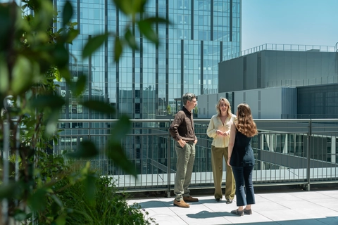 Rooftop Edificio Madnum zona de descanso y ocio de las oficinas de Madrid