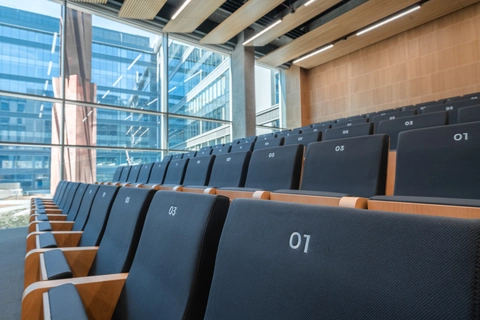 Interior del Auditorio de las Oficinas Madnum 